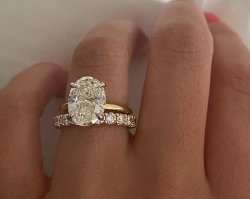 oval cut diamond engagement ring
