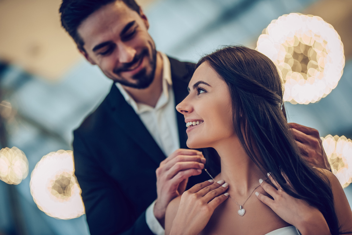 How to buy jewelry sales for girlfriend