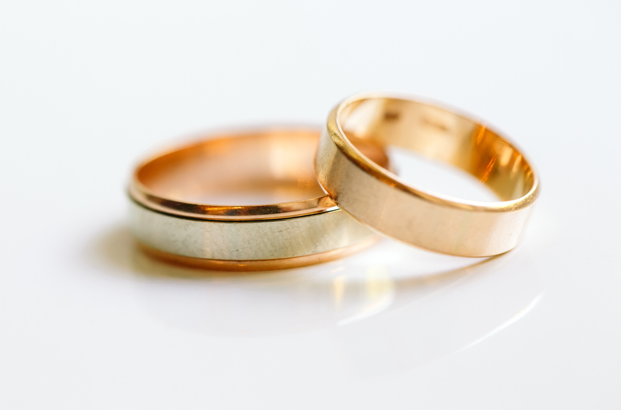 Your Guide to Buying Men's Wedding Rings