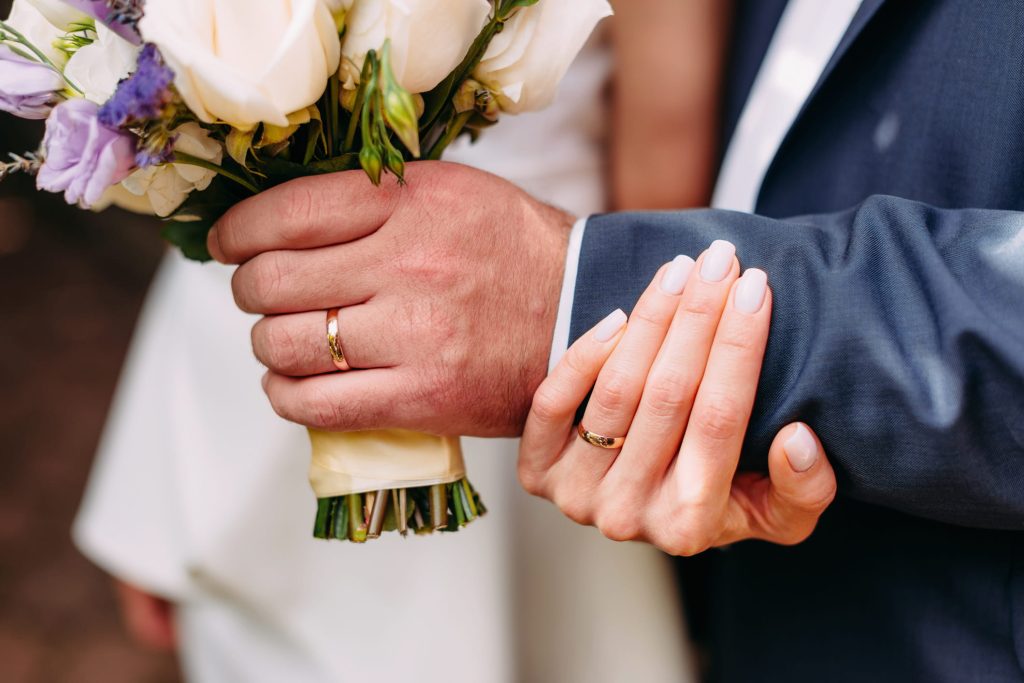 husband and wife gold wedding bands